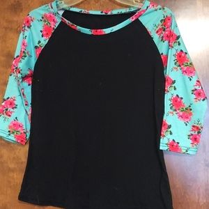 Three quarter length sleeve t-shirt.